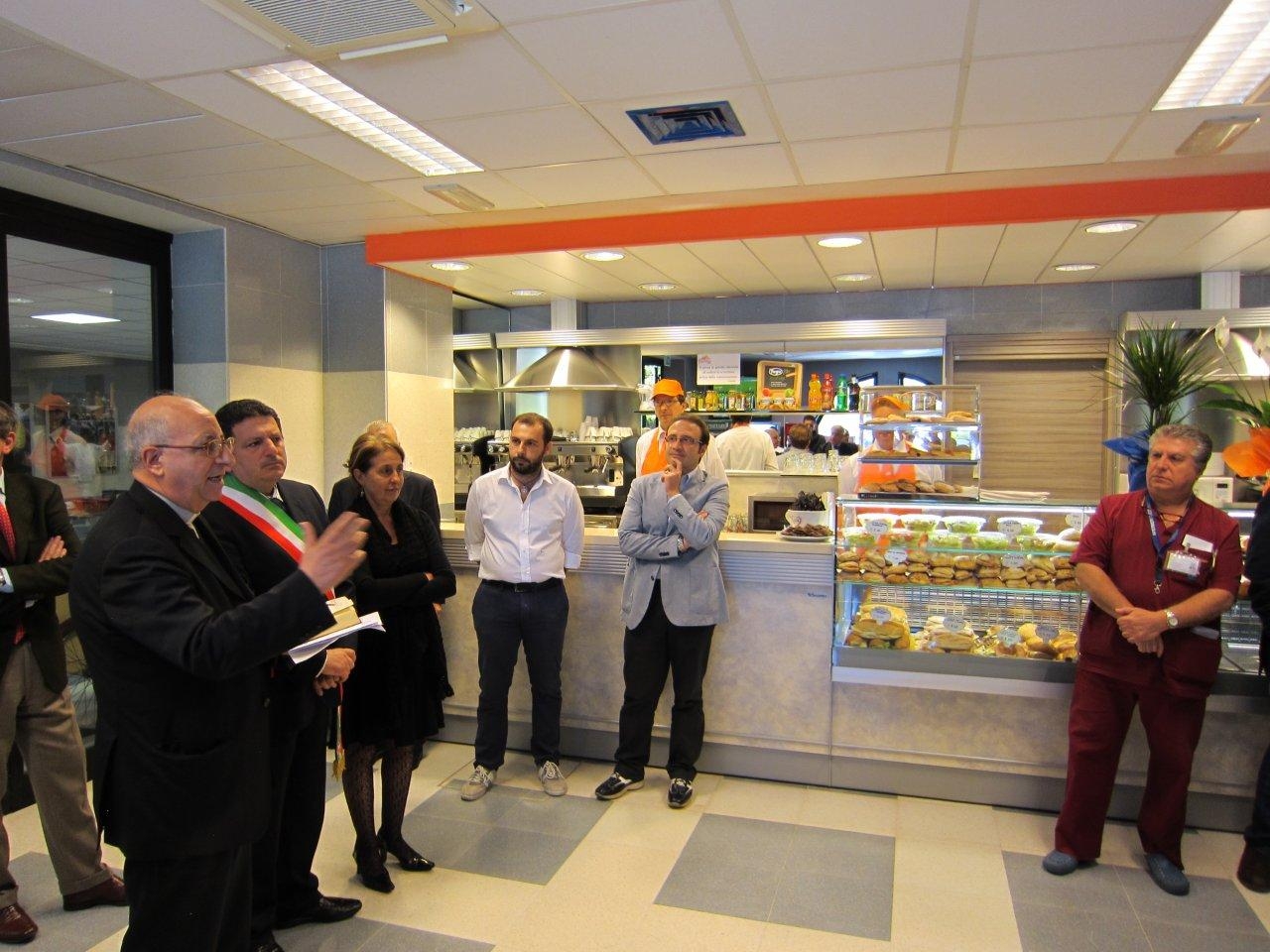 09 novembre 2012 - Mons. Sebastiano Scelsi con il sindaco Rosario Lapunzina e il v.dg Carmela Durante. HSR Giglio di Cefalù