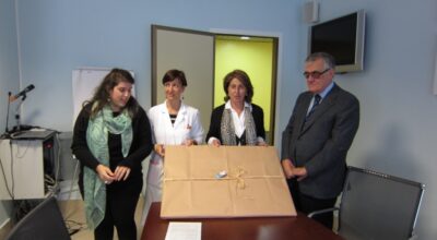 Neo genitori ringraziano e donano quadro all’ospedale