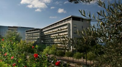 Natale, il vescovo marciante giovedì 18 celebra messa in ospedale