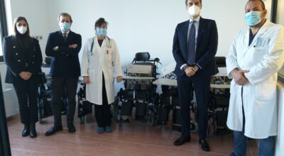 ARS dona al Giglio cinque sedie per pazienti disabili