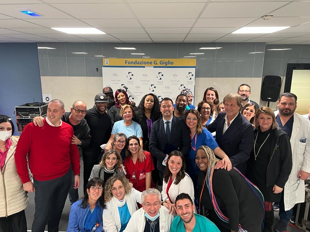 la formazione gospel con presidente, assessore e personale del Giglio