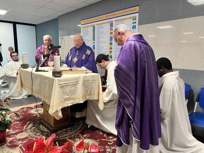 Pasqua, messa del vescovo in ospedale nell’anniversario dell’ingresso in Diocesi